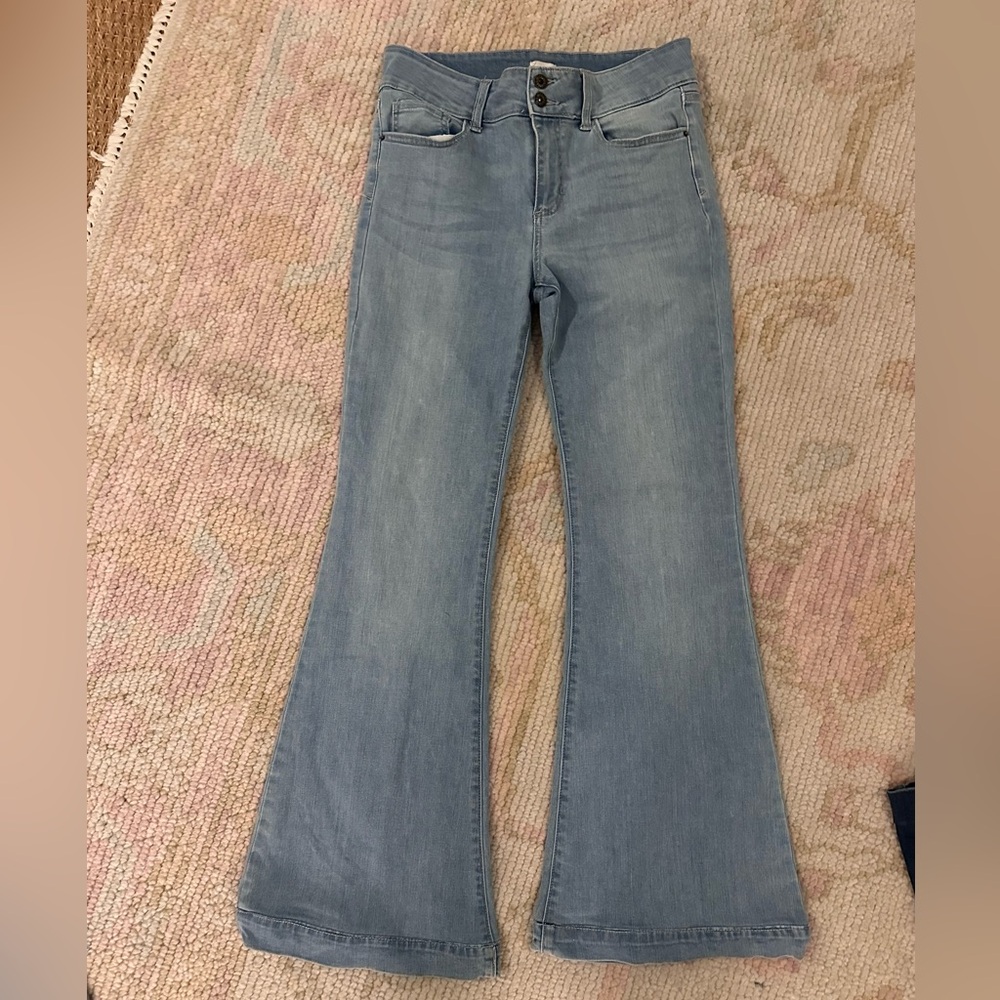 VGUC SNEAK PEEK flare jean size 29